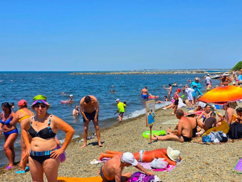 Открыть галечные пляжи в Анапе требуют местные жители