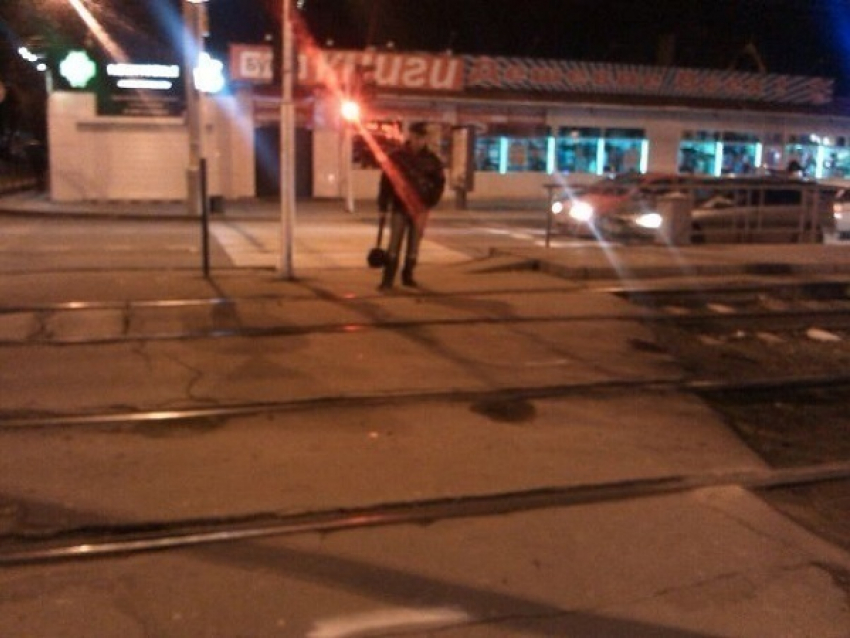 В Краснодаре пенсионер чудом выжил после наезда трамвая