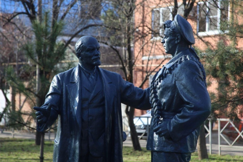 Ленин и матрос появились в центре Краснодара