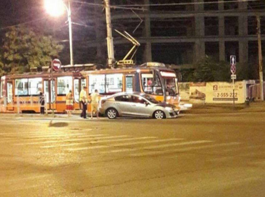  Трамвай в Краснодаре столкнулся с легковушкой 