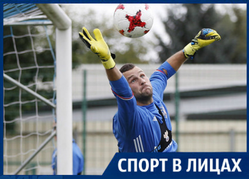 Вратарь «Краснодара» Андрей Синицын с пакетами на ногах играл в футбол в тридцатиградусный мороз 