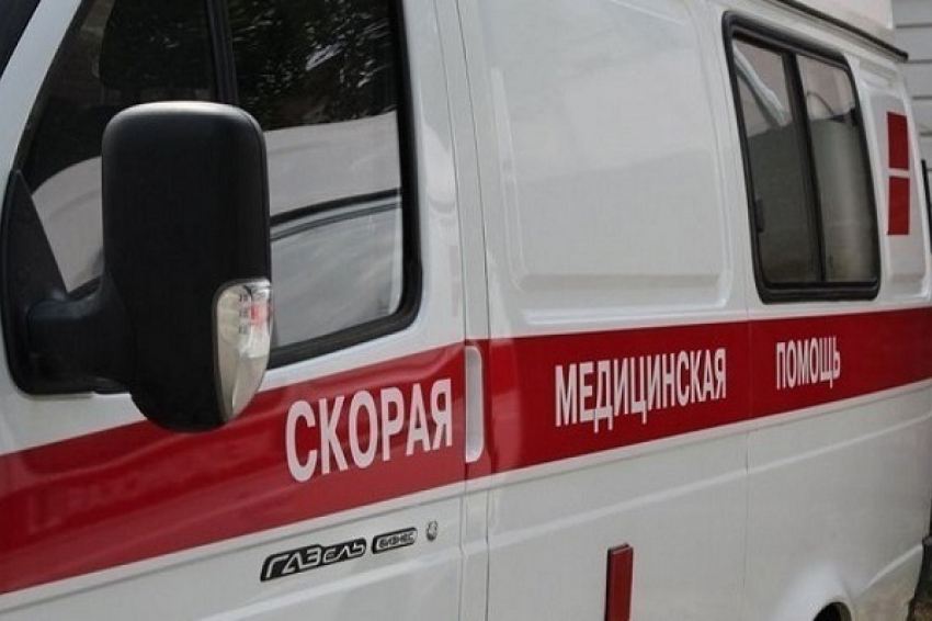 В Краснодаре мужчина столкнул 23-летнюю девушку с балкона