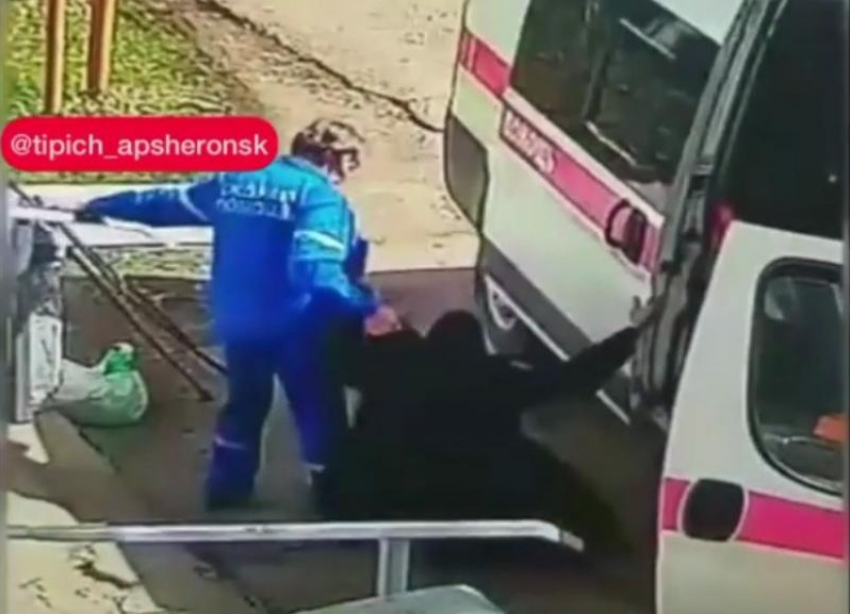 Кубанский Минздрав объяснил поступок фельдшера скорой помощи, который бросил больного на крыльце больницы в Нефтегорске