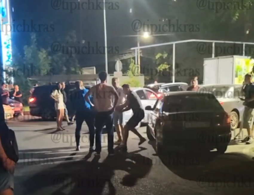 «Завязалась драка возле АЗС»: у краснодарцев сдают нервы в очередях за бензином