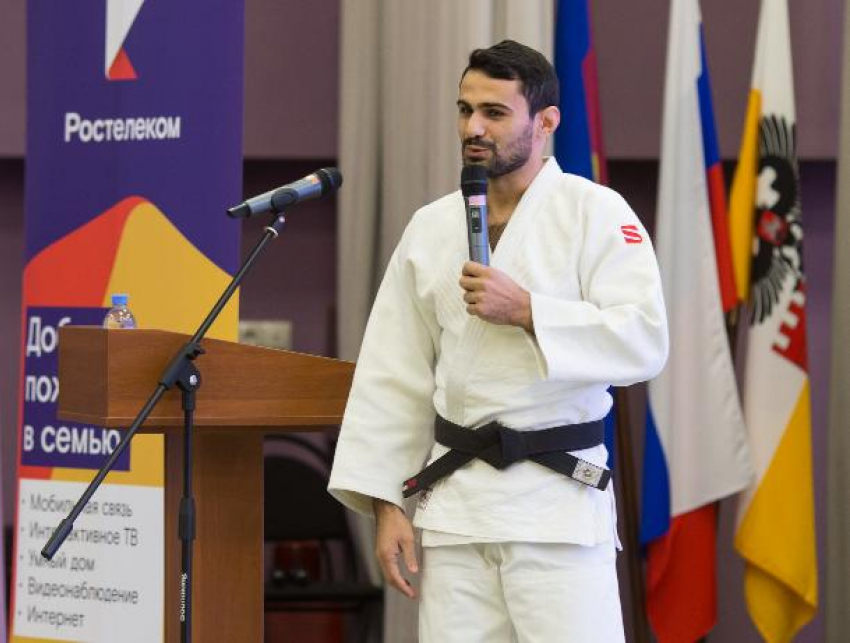 «Ростелеком» в Краснодаре организовал встречу школьников с олимпийским чемпионом Арсеном Галстяном