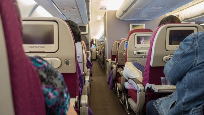 Скандал в самолёте: мужчина пересел к жене и семью сняли с рейса в Краснодаре 