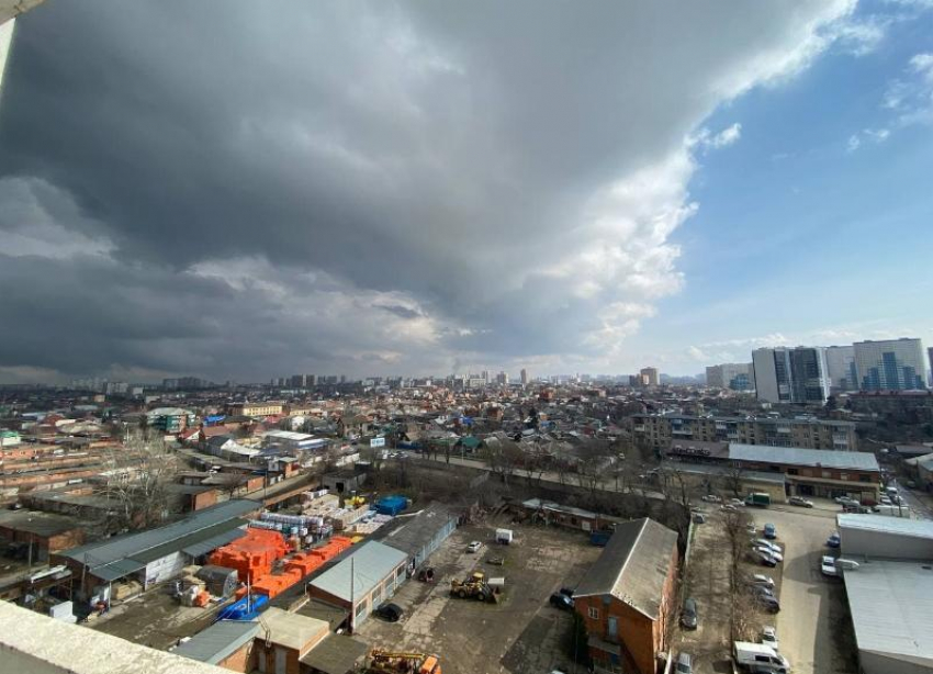 Зимняя весна: внезапный снегопад в Краснодаре сняли на видео