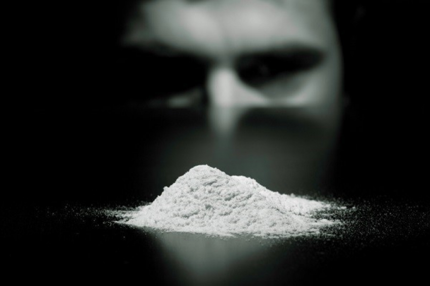 В Германии врач случайно убил любовницу, подсыпав кокаин себе в член