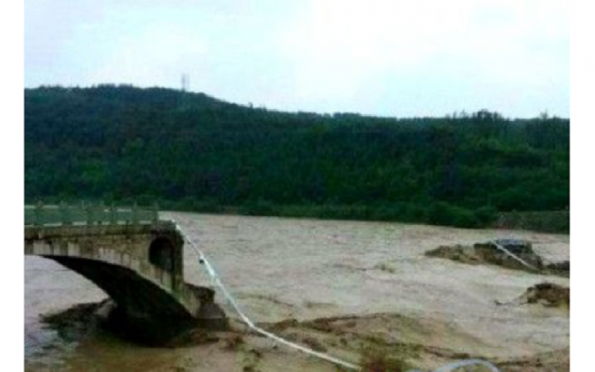 В Отрадненском районе рухнул мост весом 90 тонн 
