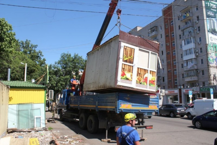  Власти Краснодара отчитались об убранных с улиц города ларьков, гаражей и рекламных щитов 