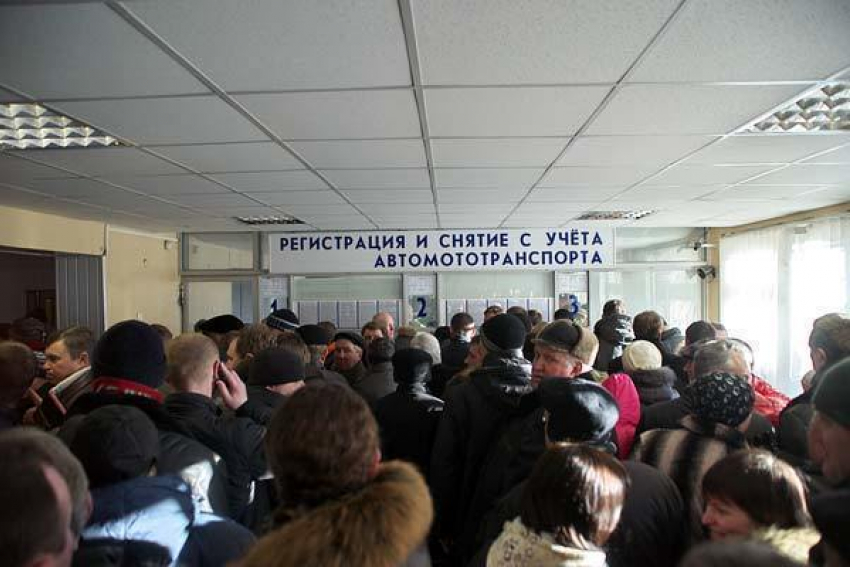 Задержан предполагаемый мошенник: он предлагал без очереди поставить ТС на учет