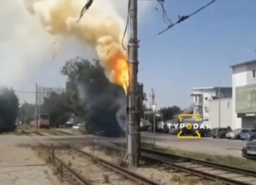 В Краснодаре на контактной трамвайной сети произошел пожар