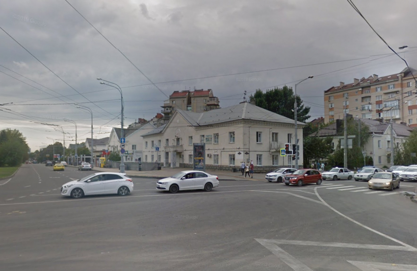 Nissan сбил женщину на пешеходном переходе в Краснодаре