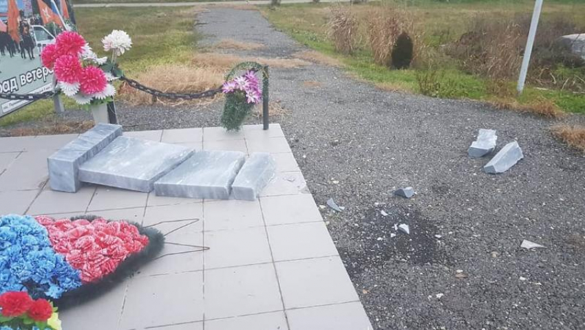 На Кубани вандалы повредили памятник ветеранам Великой Отечественной войны