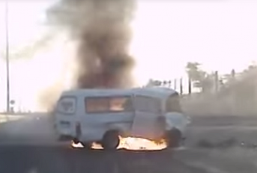  Автокатастрофа под Краснодаром: водитель микроавтобуса сгорел заживо 