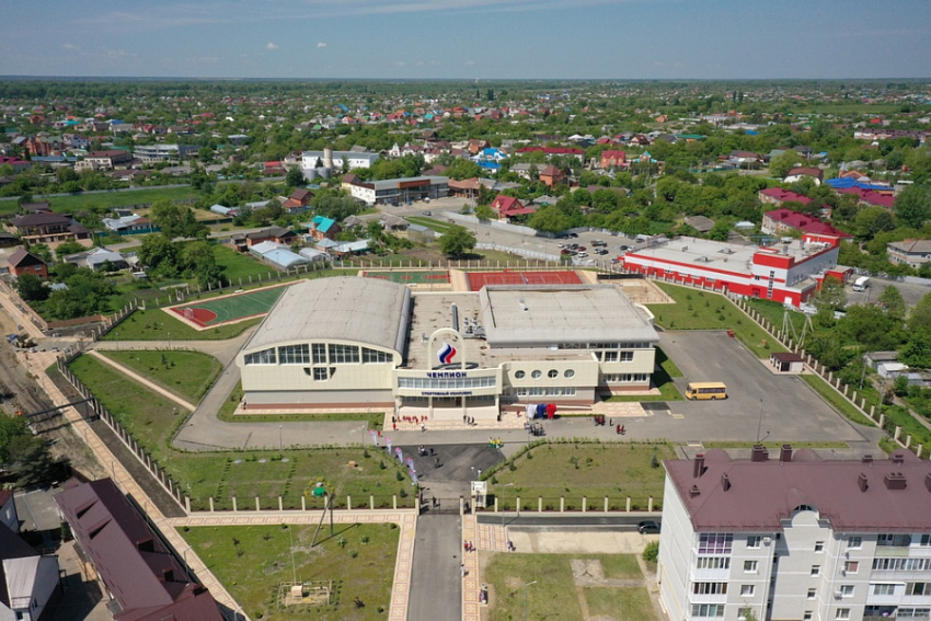 Вениамин Кондратьев осмотрел самый крупный спорткомплекс-долгострой в Курганинске