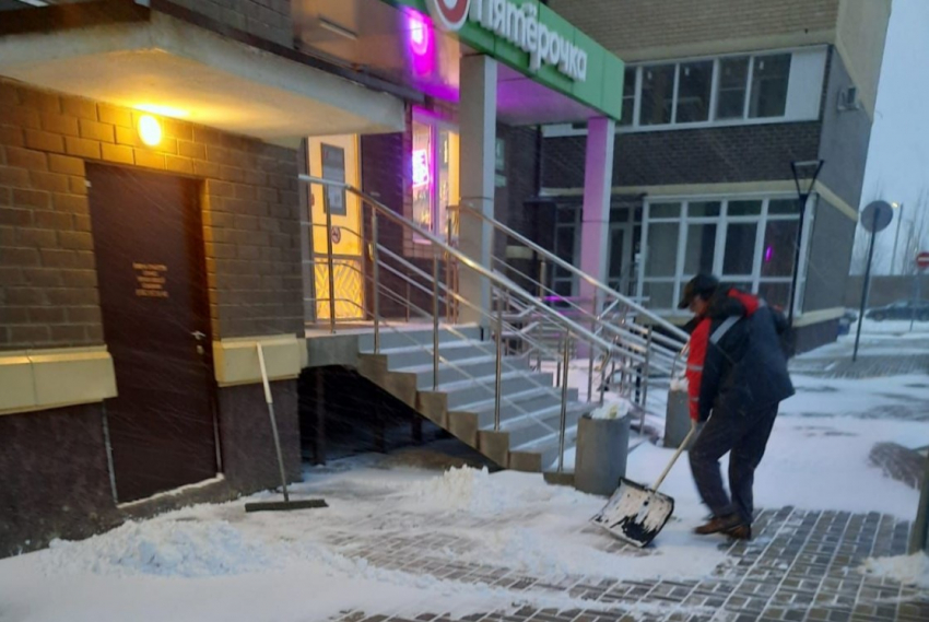 Краснодар заметает снегом: куда жаловаться на нерасчищенные дворы