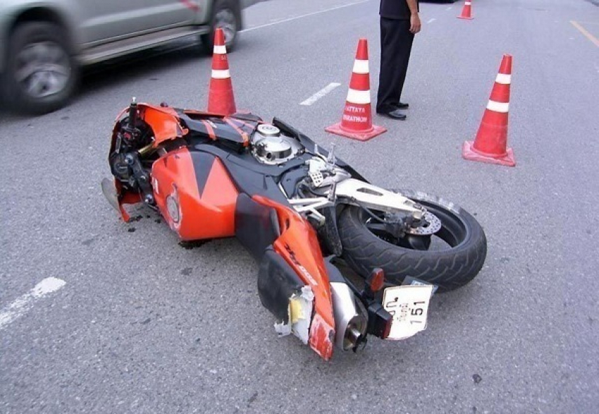 В Краснодаре в ДТП с иномаркой разбился насмерть мотоциклист