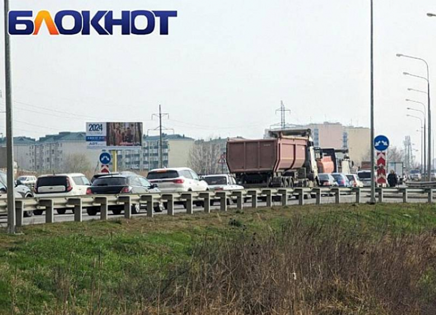 Краснодарские водители застряли в 6-километровой пробке на Восточном обходе