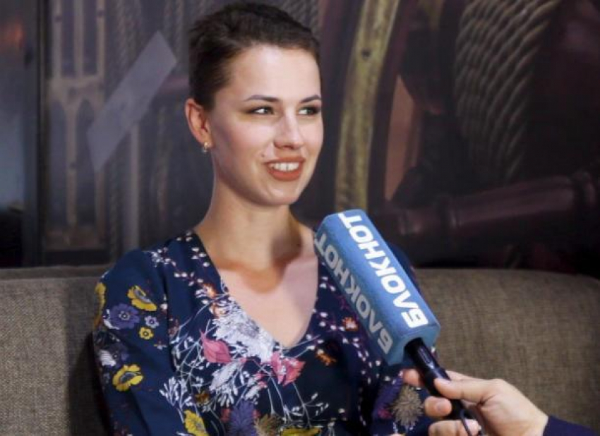 Сразу большой и маленький предмет смутил участницу «Мисс Блокнот»