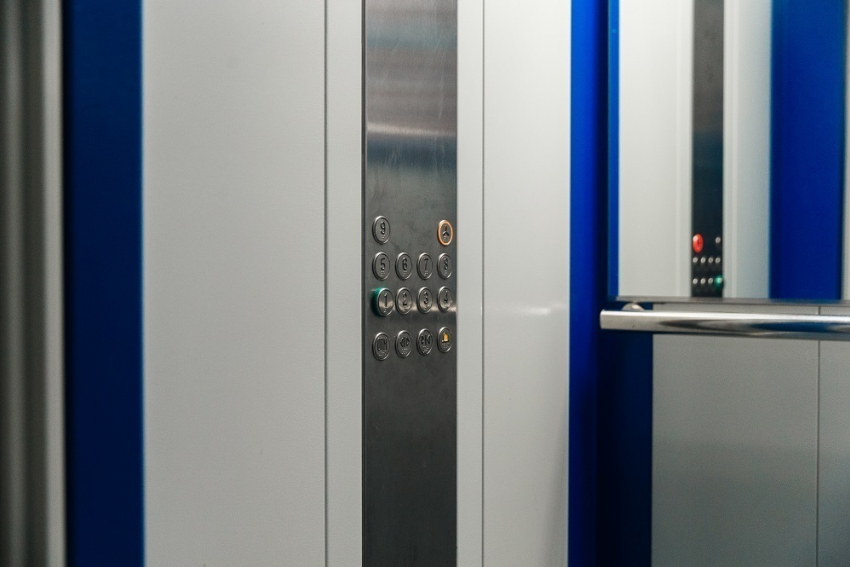 Большую часть старых лифтов в Краснодаре обновили и запустили