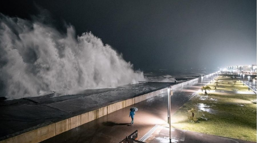 Шторм в Сочи обошелся городу разрушениями на 25 миллионов