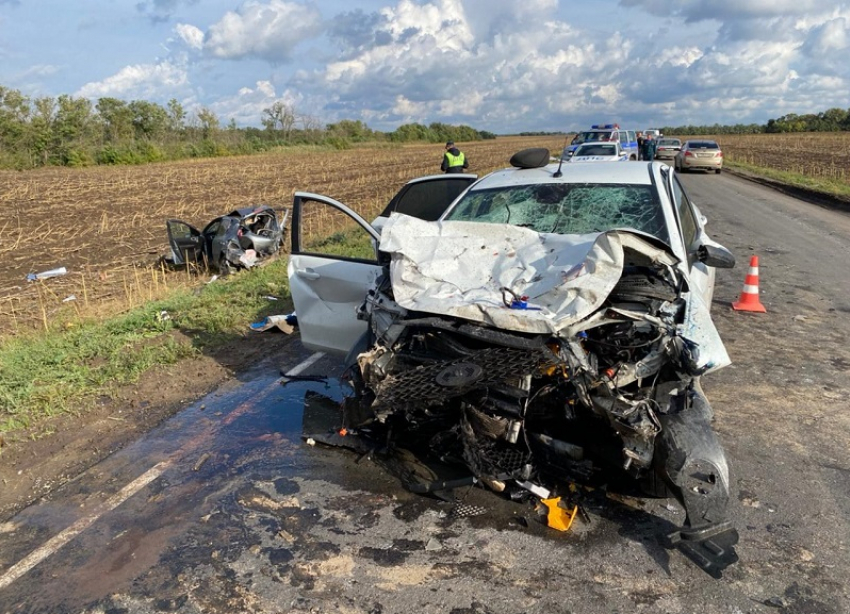 На Кубани 18-летний парень с двухмесячным стажем вождения погиб в массовом ДТП