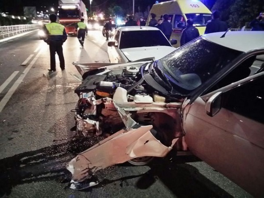 В Сочи столкнулись две белых «Лады Приоры», есть пострадавший 