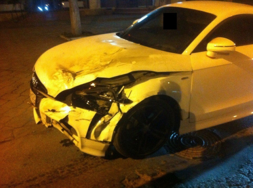 Автоледи на спорткаре сбежала с места ДТП в Краснодаре