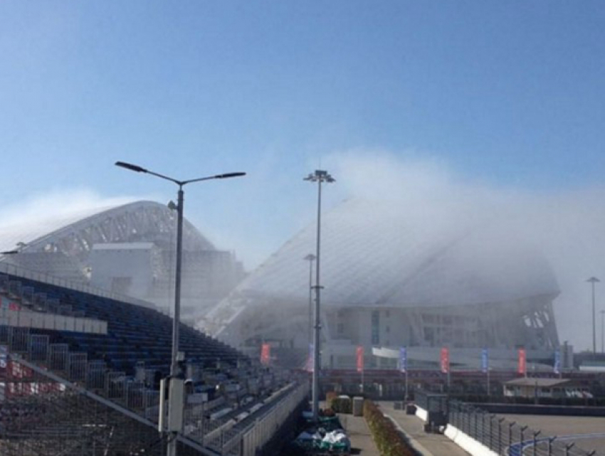 В Сочи стадион «Фишт» окутало загадочное облако