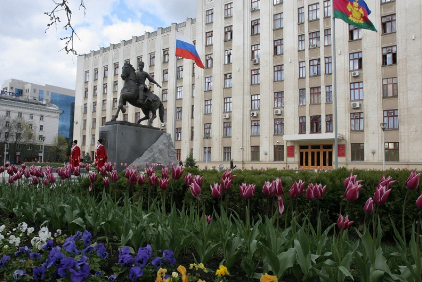 Новости четверга на Кубани: два полковника полиции пойманы на взятке и подделке документов