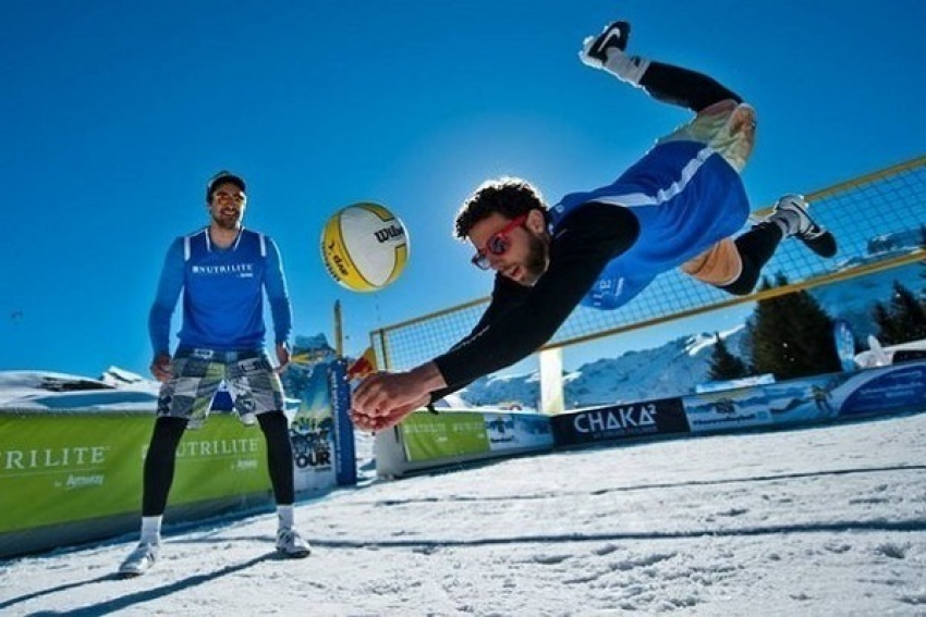 В Сочи установили мировой рекорд по снежному волейболу 