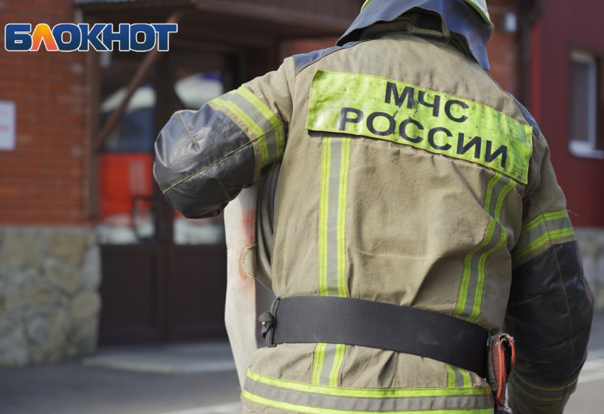 Пожар во дворе частного дома произошел на Кубани из-за падения обломков БПЛА 