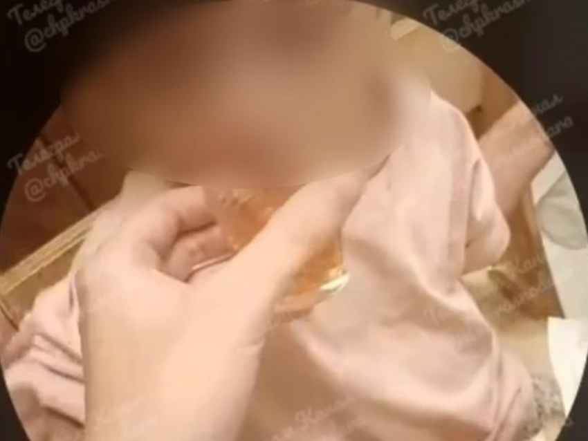 Краснодарка напоила свою маленькую дочь «коньяком» 