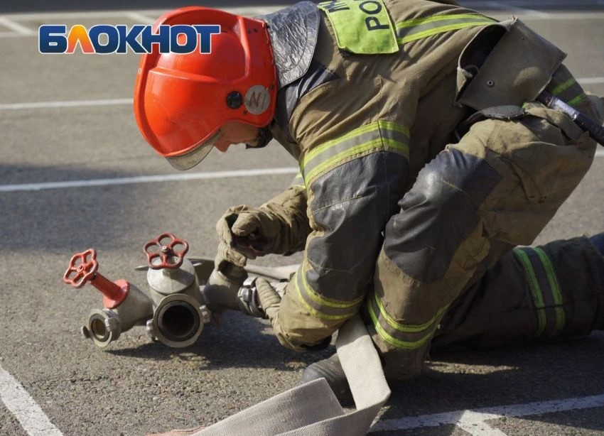 Площадь пожара на НПЗ уменьшилась вдвое: обстановка в Славянском районе после атаки ВСУ