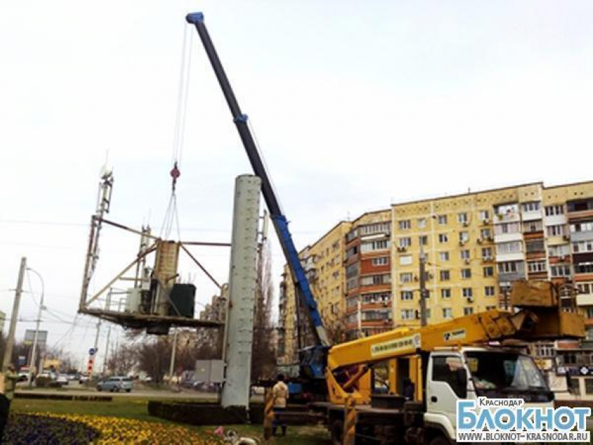 В Краснодаре снесут незаконные рекламные конструкции 