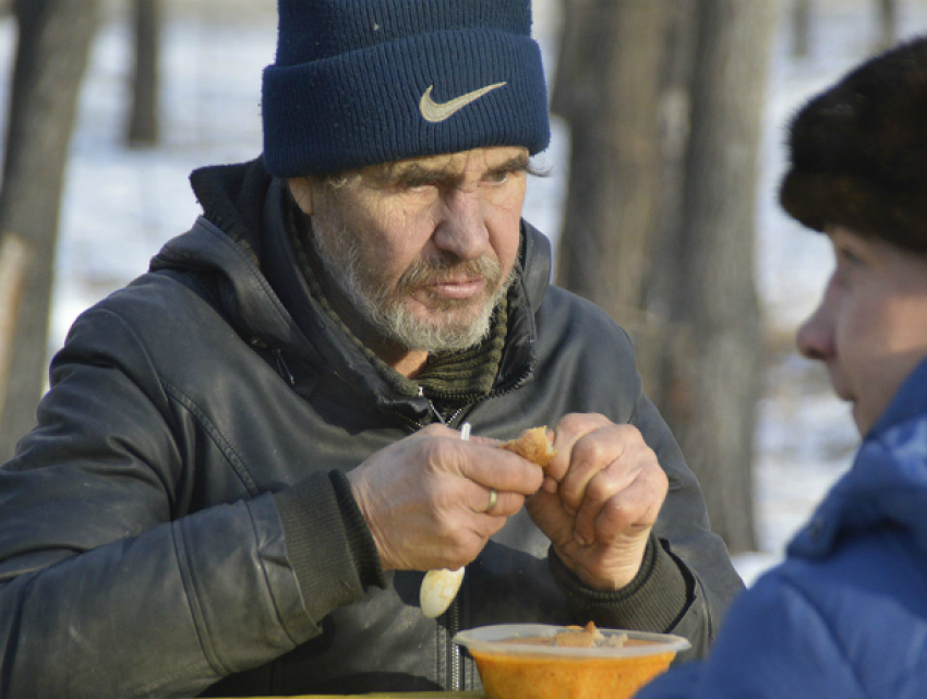 В Краснодаре объявили сбор вещей и продуктов для бездомных