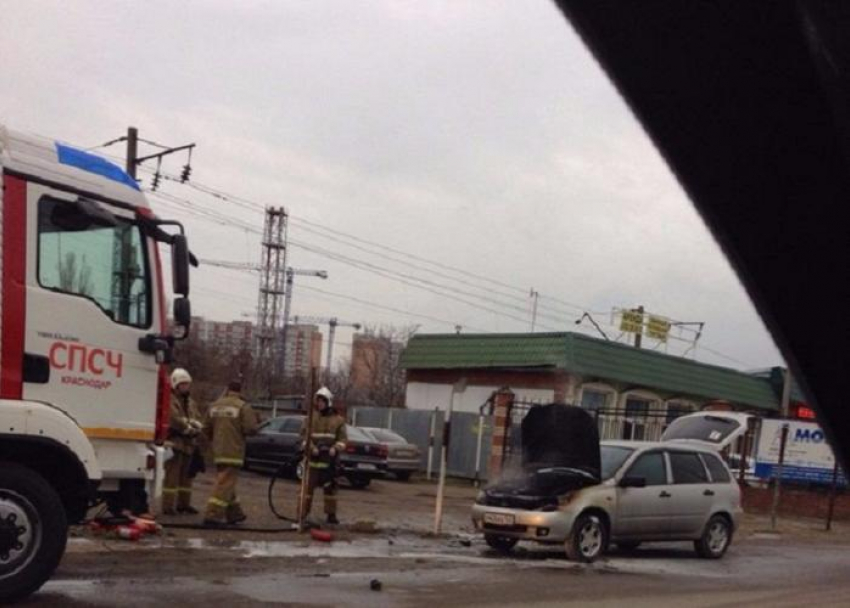 В Краснодаре возле табачной фабрики сгорела «Калина»