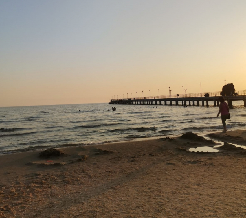 Море тёплое, людей мало, всюду скидки, а отели и кафе готовятся к закрытию: краснодарка рассказала, что сейчас происходит на Чёрном море