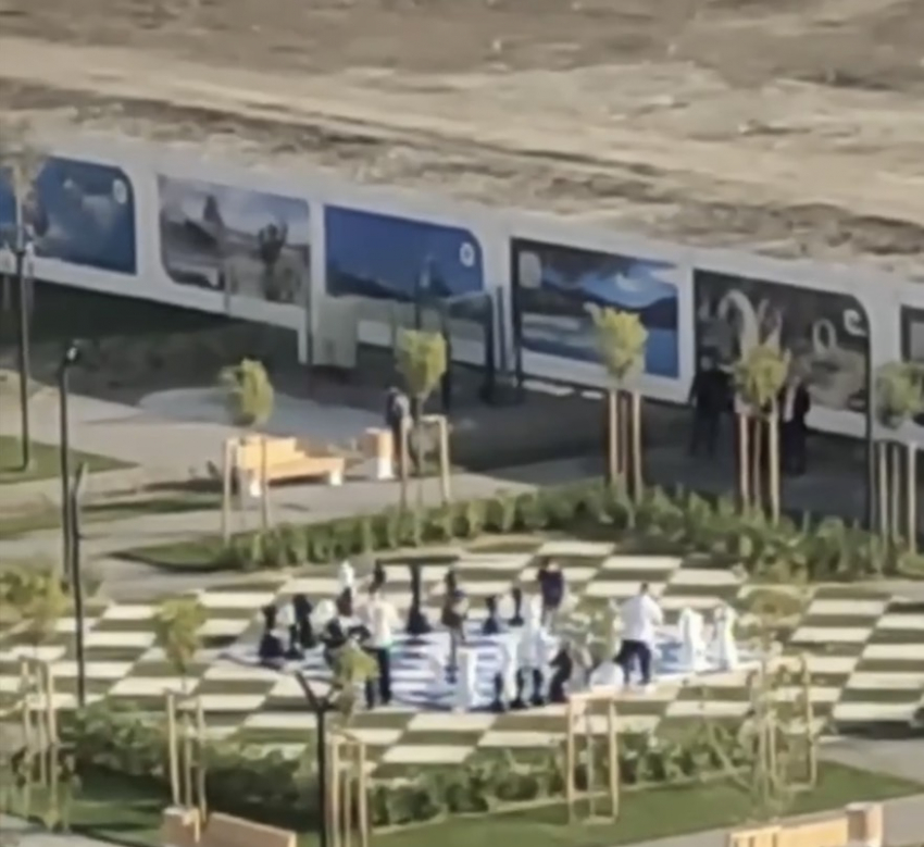 В Краснодаре после открытия сквера на улице Конгрессной исчезли гигантские шахматы 