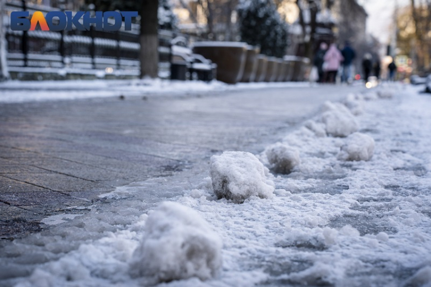 Улицы Краснодара превратились в каток из-за гололёда