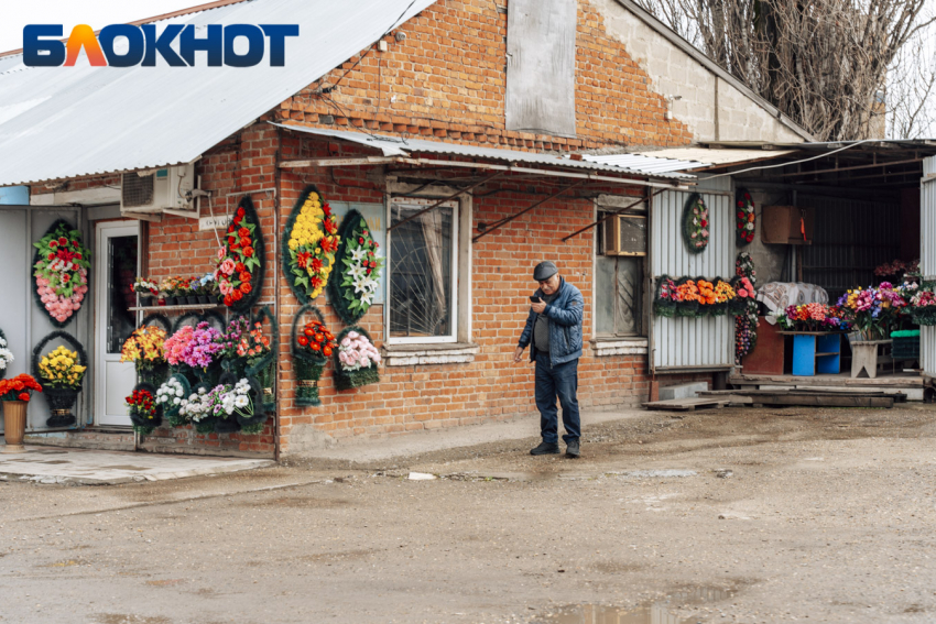 Мэрия Краснодара утвердила тарифы на гробы, кресты и рытьё могил