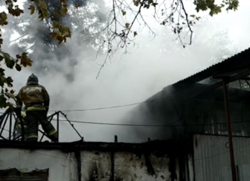 В Краснодаре произошел пожар в помещении на 200 квадратных метрах
