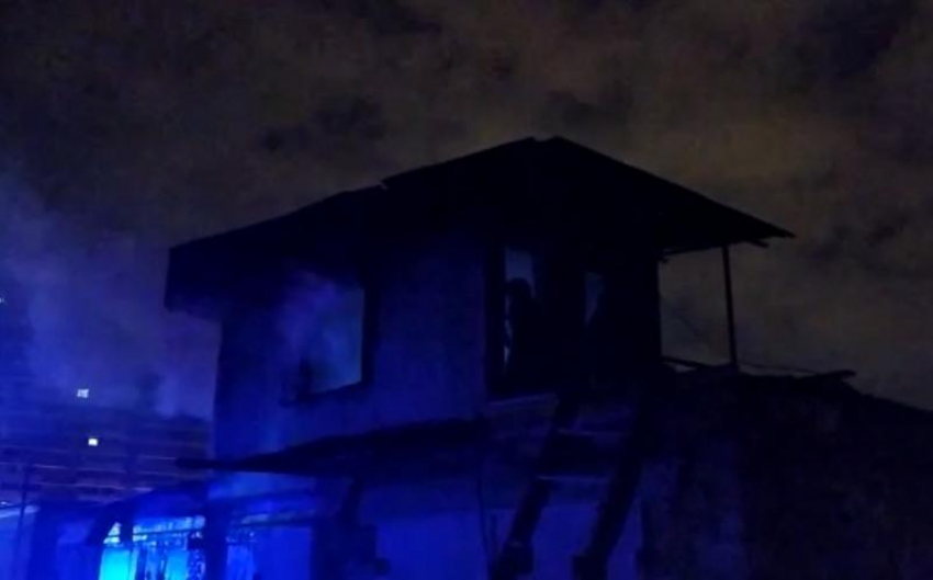 Ночью в Краснодаре в микрорайоне Гидростроителей сгорел гараж