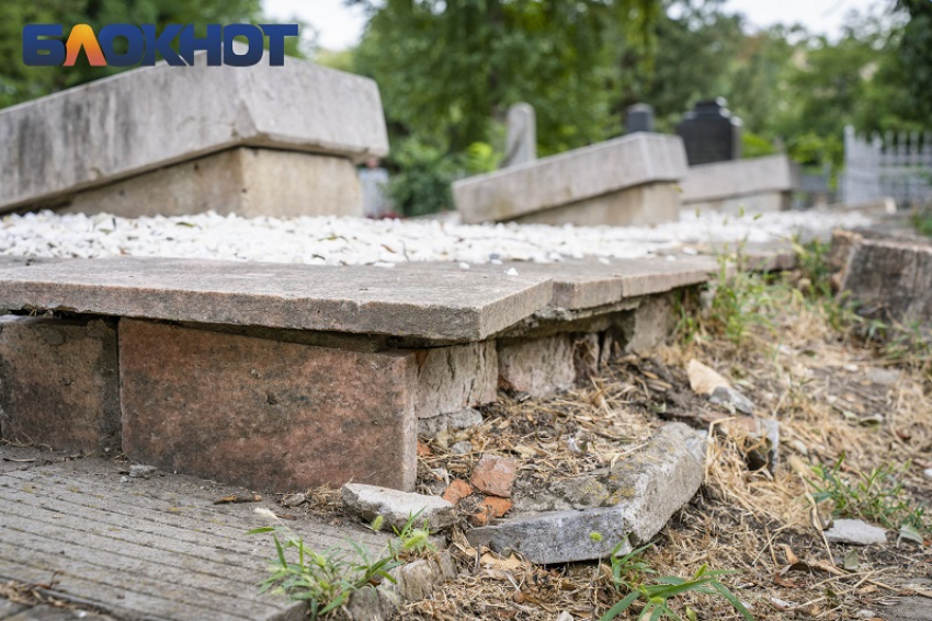 Подросток устроил погром на кладбище в Краснодарском крае