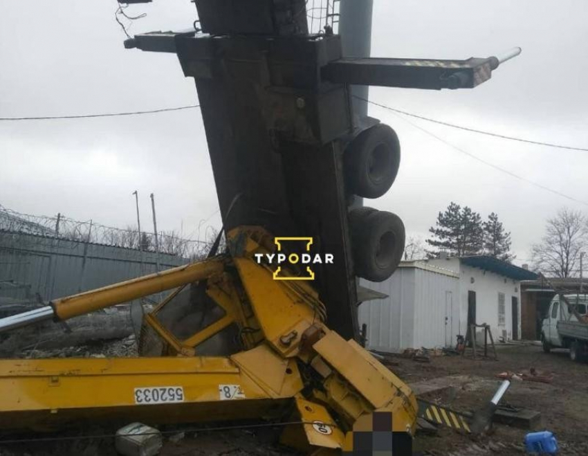 На Кубани возбуждено уголовное дело из-за гибели мужчины под КамАЗом