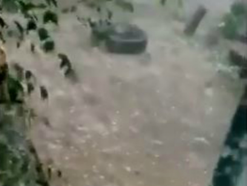 На Кубани прошел дождь с крупным градом: спецслужбы перешли в режим повышенной готовности