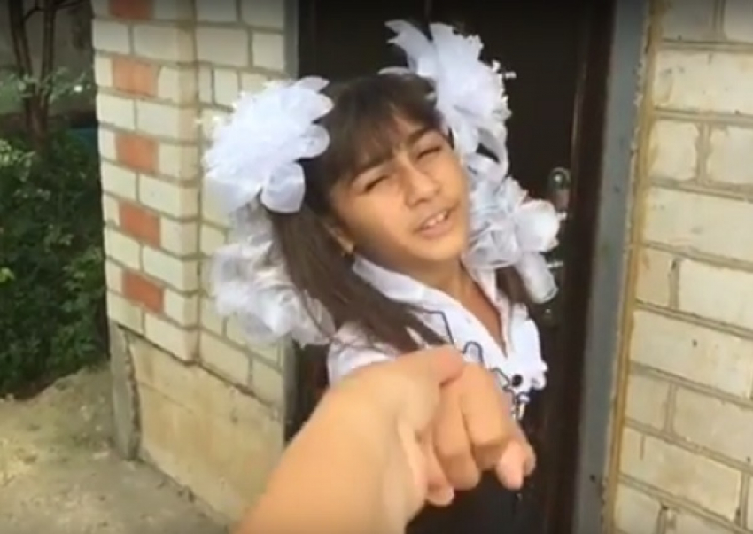Школьница из Анапы сняла смешной видеоролик про 1 сентября