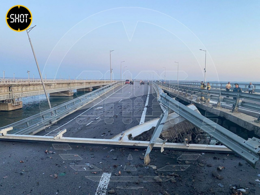 Крымский мост атаковали беспилотники ВСУ: НАК 