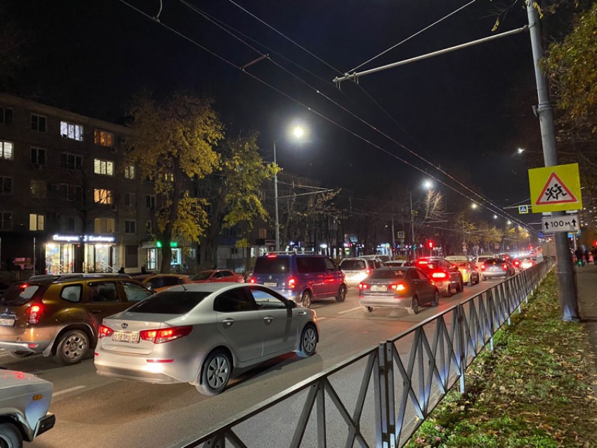 Час пик краснодар. Вечерняя пробка в Краснодаре. Час пик сэндвич Краснодар. Час пик Краснодар официальный сайт.